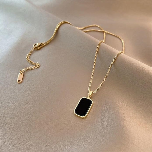 Onyx Kulta Clavicle Kaulakoru