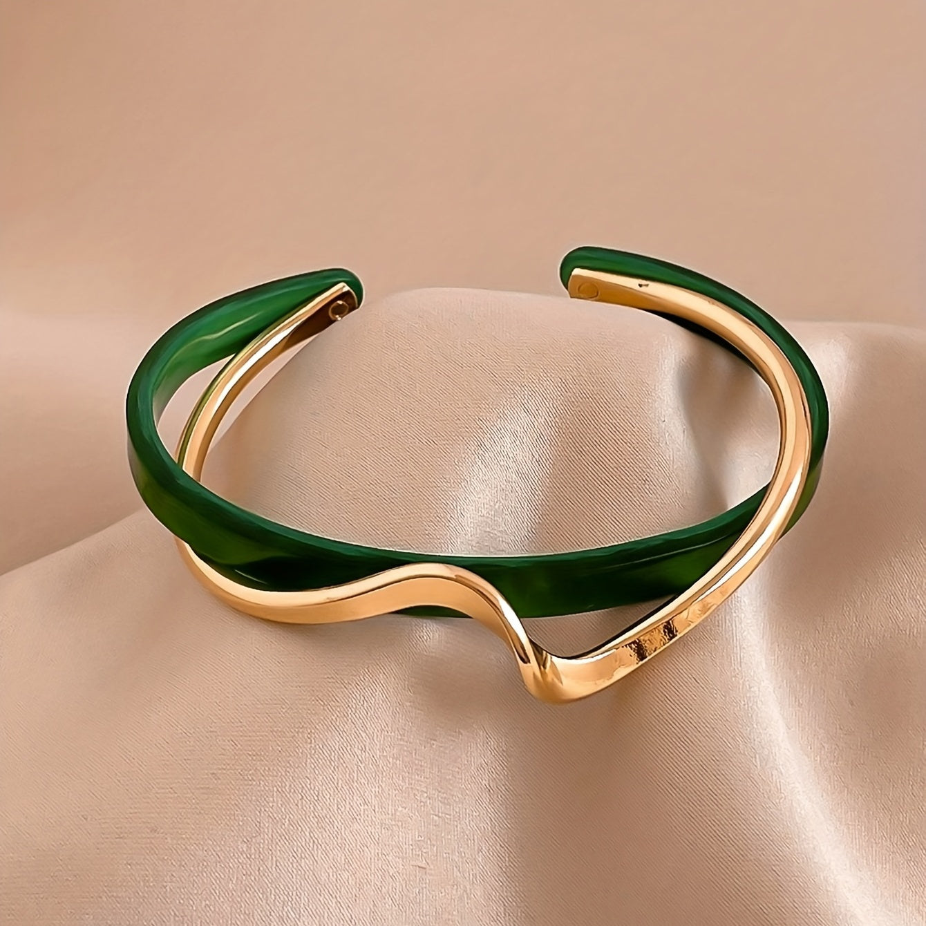 Minimalistinen Aalto Shape Mansettirannekoru