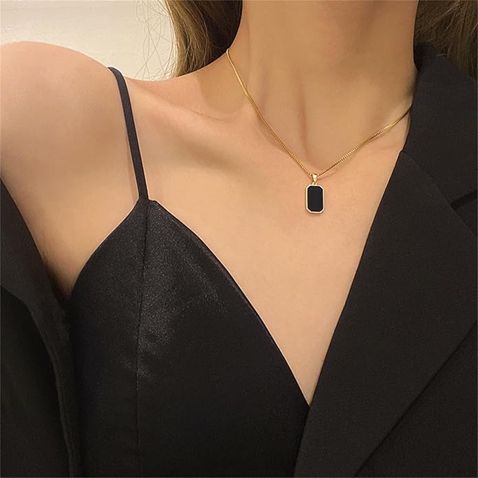 Onyx Kulta Clavicle Kaulakoru