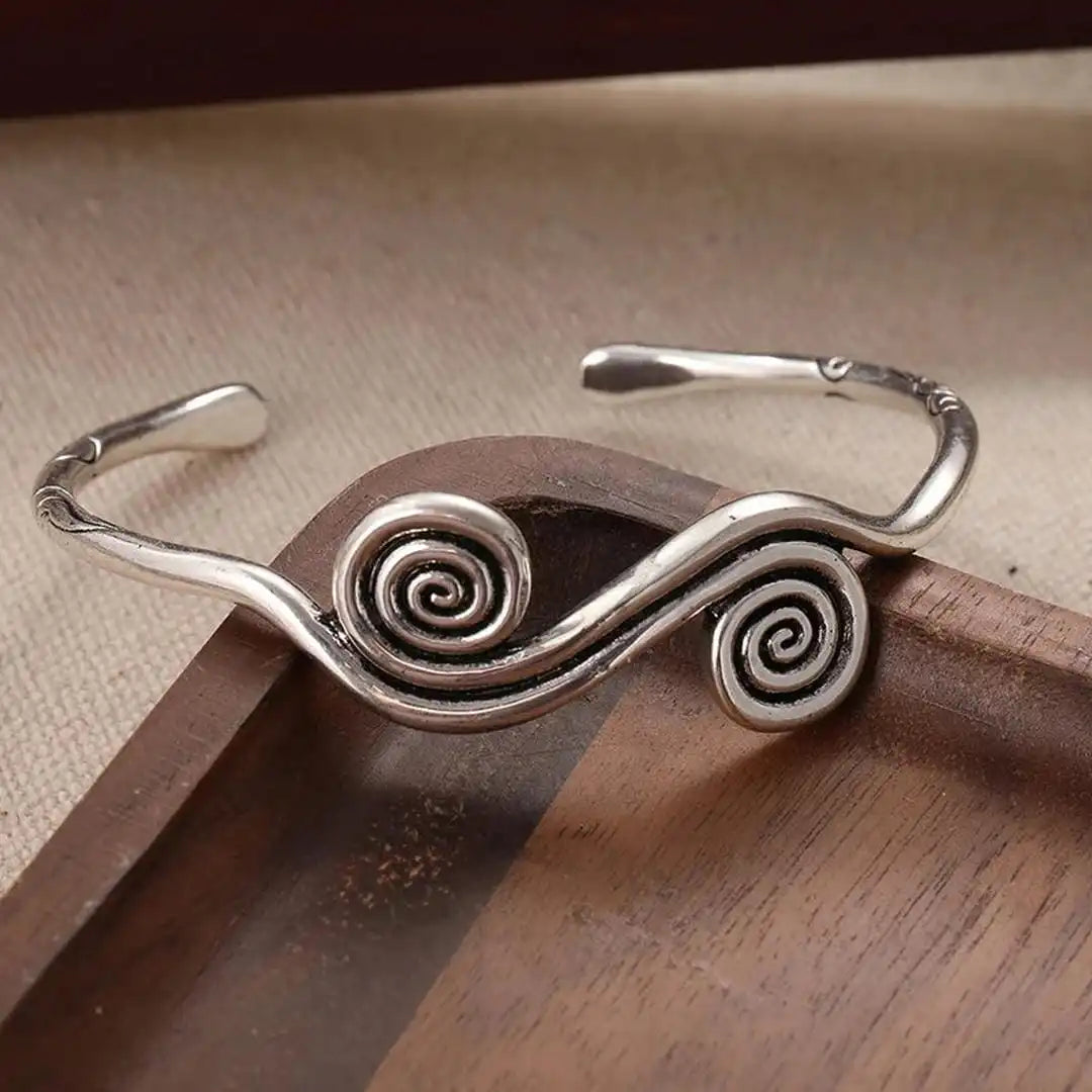 Klassinen Hopea Tupla Spiral Mansettirannekoru
