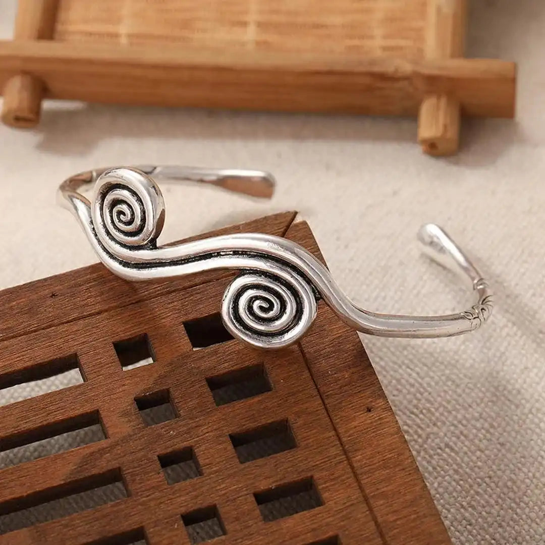 Klassinen Hopea Tupla Spiral Mansettirannekoru