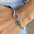 Klassinen Hopea Tupla Spiral Mansettirannekoru
