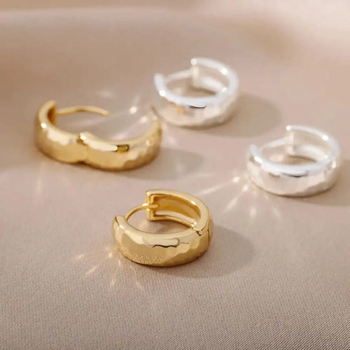 Ajaton Sculpted Kulta Rengaskorvakorut