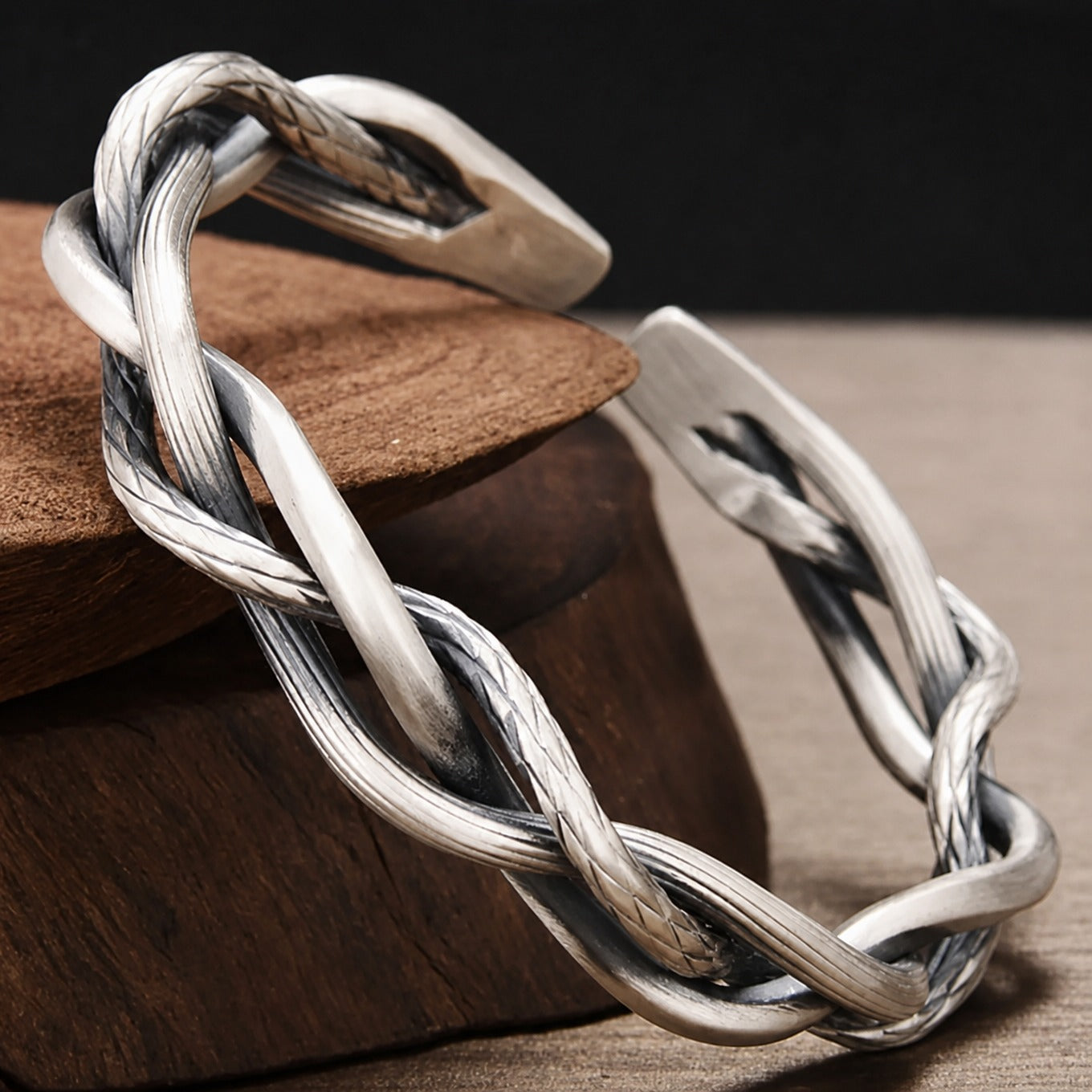 Koristeellinen Braided Hopea Rannekoru