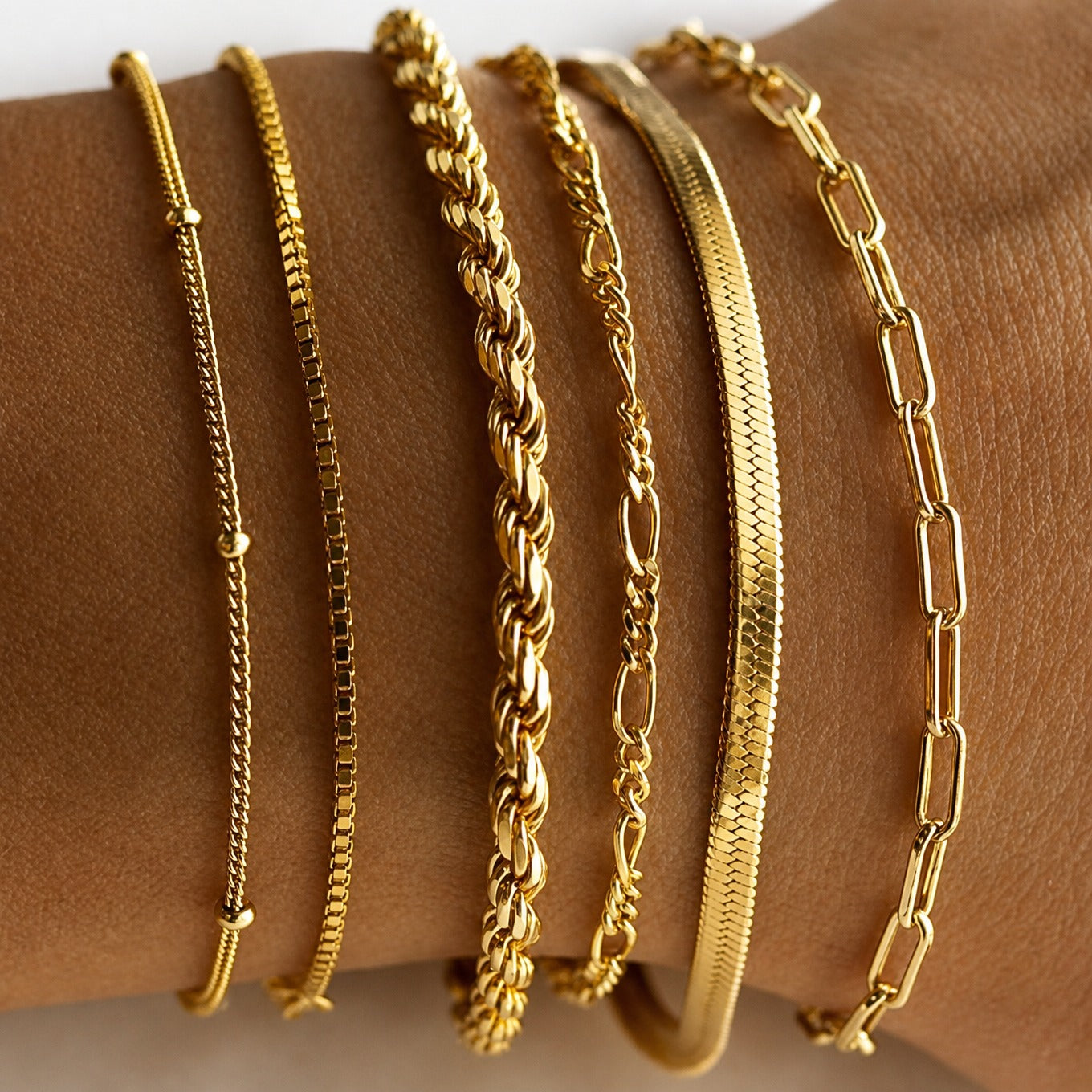 Kultainen Allure Stacking Rannekorusetti